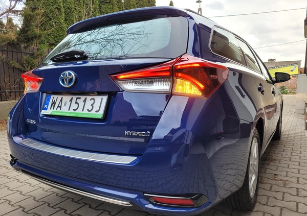 Toyota Auris cena 74999 przebieg: 61230, rok produkcji 2017 z Warszawa małe 301